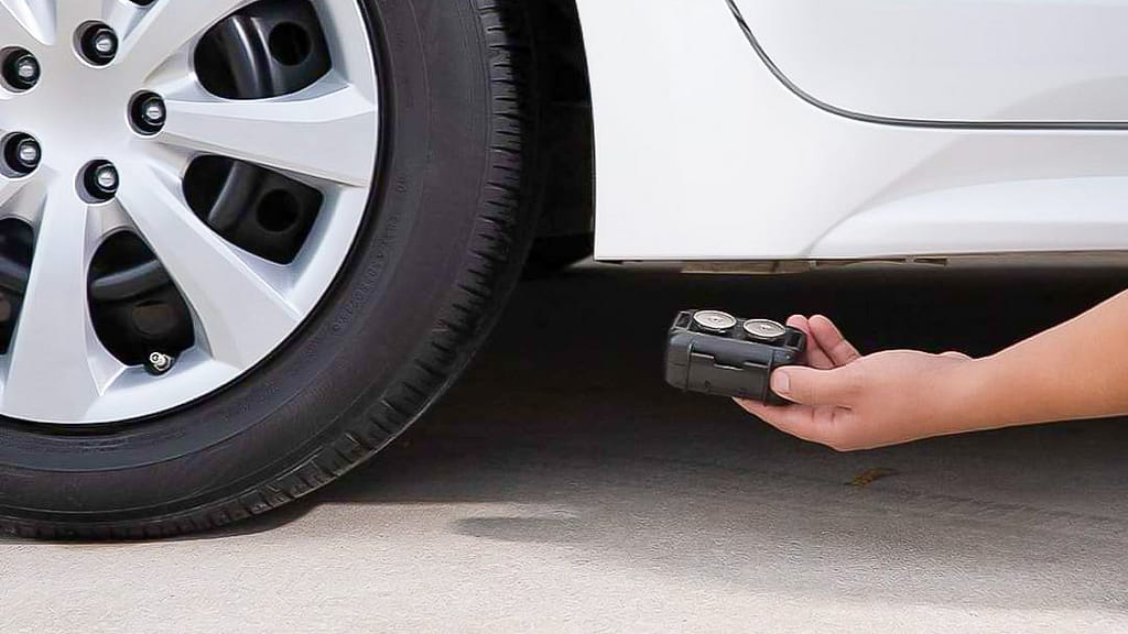 what does a tracking device look like